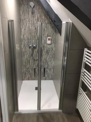 Le Relais Hotel Saint-Quentin-les-Anges Bagian luar foto