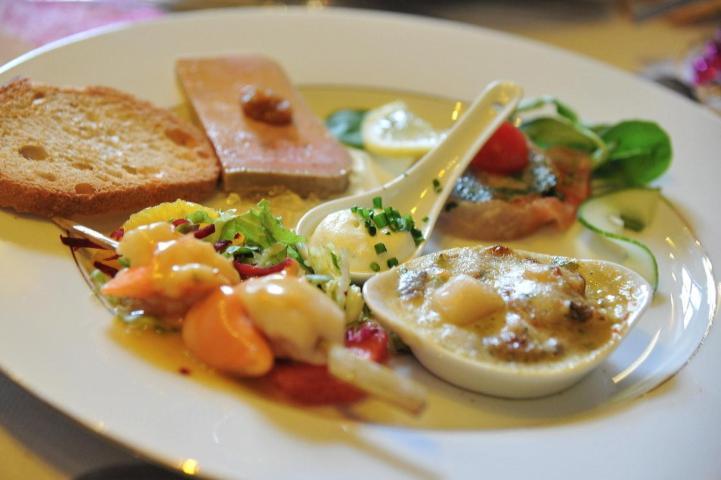 Le Relais Hotel Saint-Quentin-les-Anges Bagian luar foto
