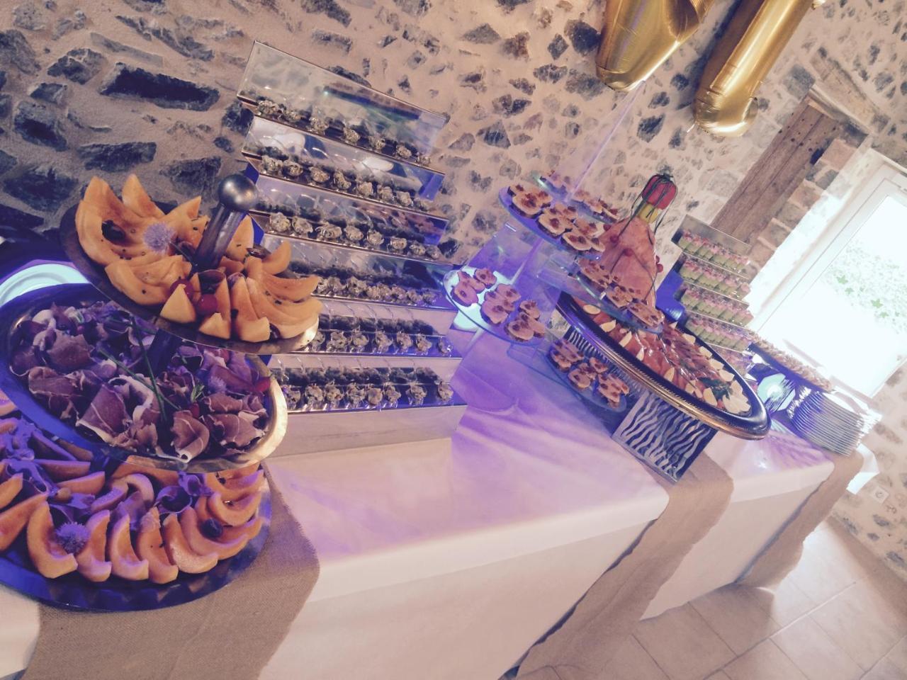 Le Relais Hotel Saint-Quentin-les-Anges Bagian luar foto