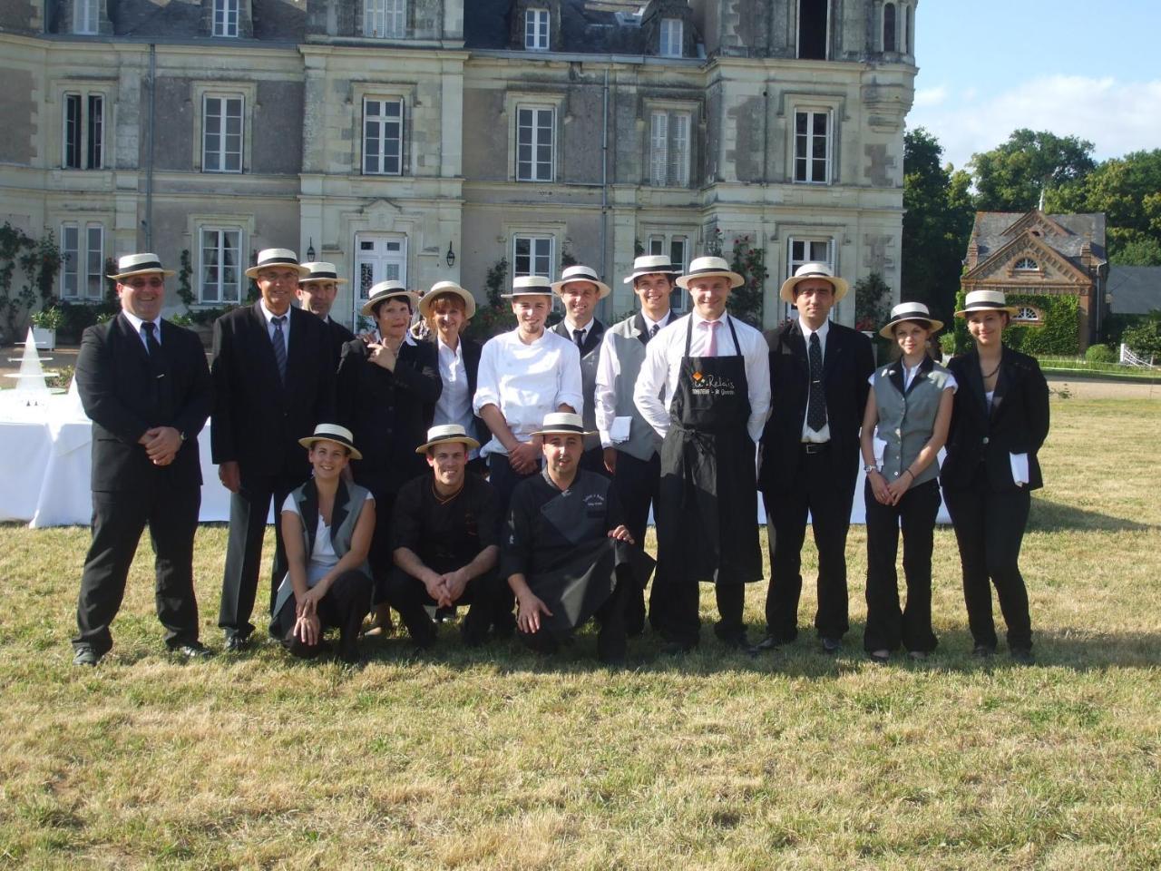 Le Relais Hotel Saint-Quentin-les-Anges Bagian luar foto