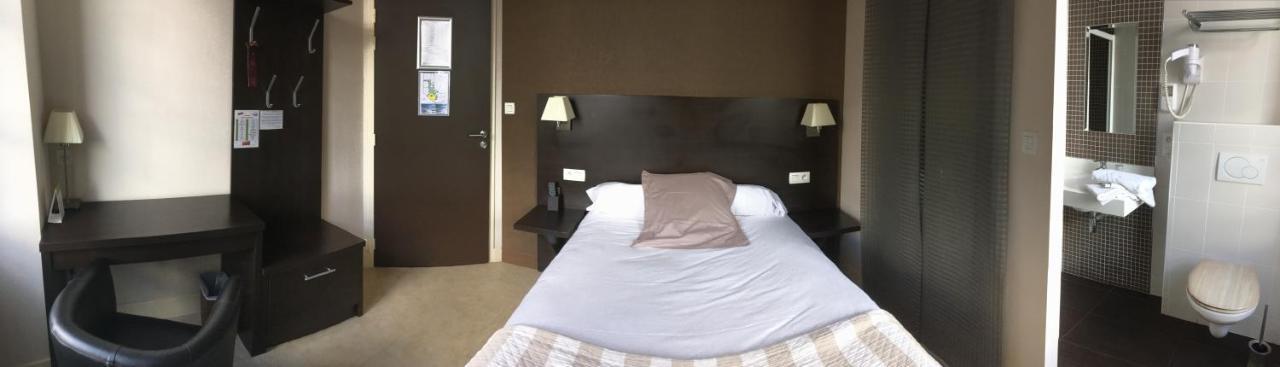 Le Relais Hotel Saint-Quentin-les-Anges Bagian luar foto